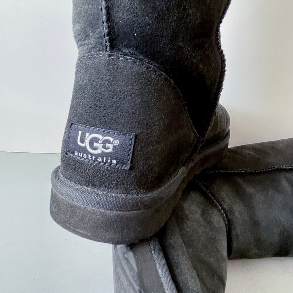 UGG Australia Womens Classic Tall Boots US 8 Style # 5815 Black Sheepskin + Box - Picture 13 of 16